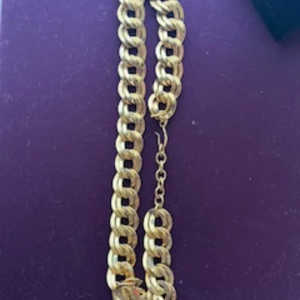 Vintage Monet gold-tone double curb link chain necklace. - Picture 3 of 3